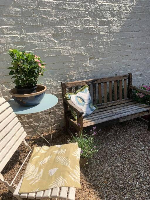 Beautiful Georgian Cottage Within A Private Walled Garden Oakham Eksteriør bilde